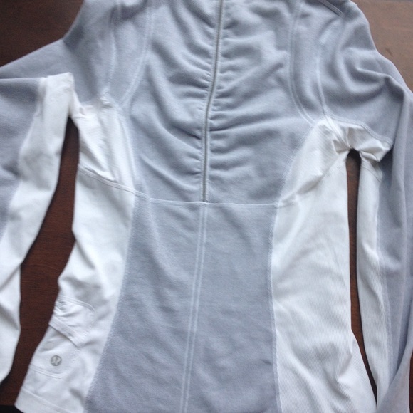 Lululemon top - Picture 2 of 4